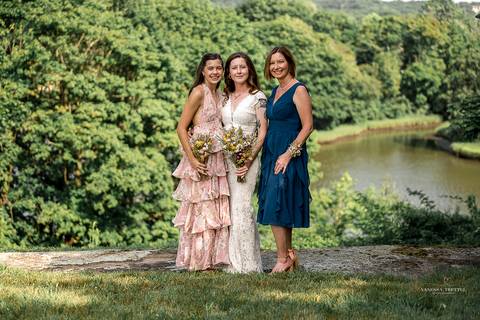 Bridesmaids in soft pastel dresses cheer as they see the bride for the first time. Light, joyful wedding moment in Connecticut summer sun.
Vanessa Trettel best wedding photographer in CT
wedding photos Mystic CT'