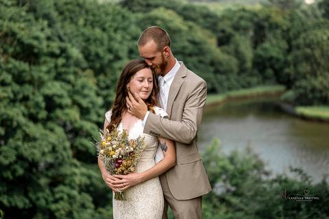 Bride and groom share a joyful kiss by the Mystic harbor, bathed in golden summer light. Coastal wedding in Connecticut with ocean breeze and romantic vibes.
Vanessa Trettel best wedding photographer in CT'