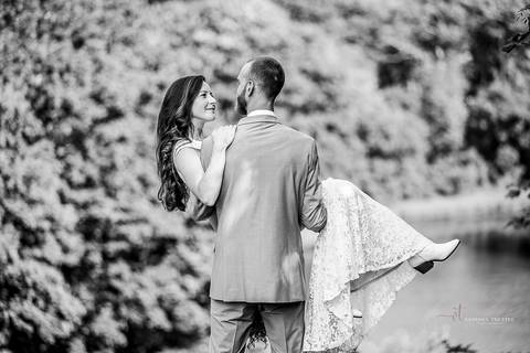 Candid moment of bride laughing with bridesmaids before the ceremony, sunlight streaming through the trees. Natural wedding photography in CT.
Vanessa Trettel best wedding photographer in CT'