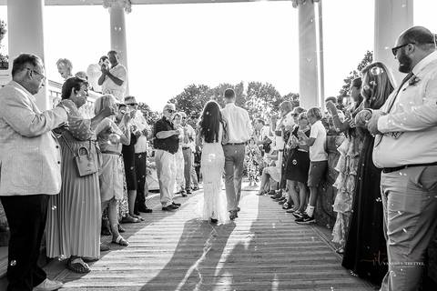 Reception under string lights with heartfelt speeches and dancing guests. Warm and romantic wedding atmosphere in coastal Connecticut.
Vanessa Trettel best wedding photographer in CT.
photographer in CT
wedding photos Mystic  CT'