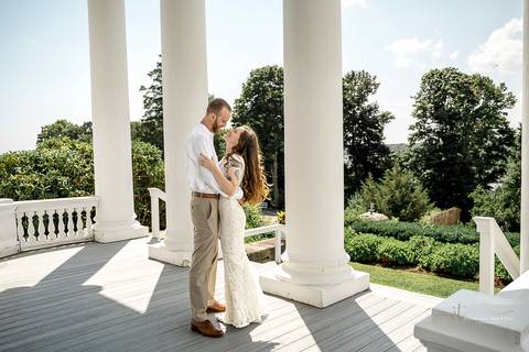 Emotional first look between Macie and Joshua, captured in a quiet garden moment before the ceremony. Candid wedding photography in Mystic, CT.
Vanessa Trettel best wedding photographer in CT'