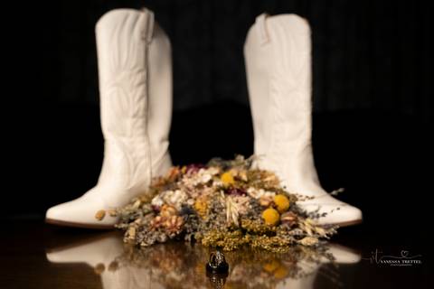 The couple shares a quiet moment in a wildflower field after the ceremony. Natural and emotional wedding photography in Connecticut.
Vanessa Trettel best wedding photographer in CT
wedding photos Mystic CT'