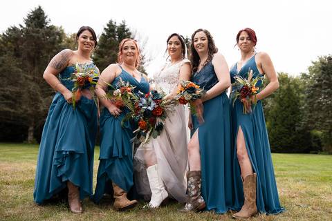 Candid moment of Krystal laughing with her bridesmaids before the ceremony at this charming Connecticut farm wedding venue.
Vanessa Trettel Photography'