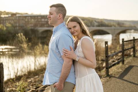 The golden hour light and blooming flowers in a CT park set the stage for Ashley & Andrew’s romantic engagement session. Their laughter and sweet moments made every photo so special.
Vanessa Trettel photography
Best Wedding Photographer in CT e NYC'