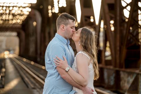 The golden hour light and blooming flowers in a CT park set the stage for Ashley & Andrew’s romantic engagement session. Their laughter and sweet moments made every photo so special.
Vanessa Trettel photography
Best Wedding Photographer in CT e NYC'