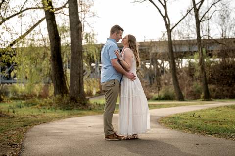 A quiet moment: Ashley & Andrew share a laugh under the sun-dappled trees in a CT park. Their love shines bright!
Vanessa Trettel photography
Best Wedding Photographer in CT e NYC
Engagement photos ideas
Engagement photographer near me
'