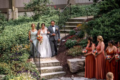 Bruna shares an emotional first look with her bridesmaids — laughter, tears, and cheers as they see her in her wedding dress for the first time.
wedding photographer in CT'