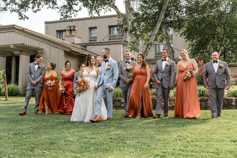 Bruna shares an emotional first look with her bridesmaids — laughter, tears, and cheers as they see her in her wedding dress for the first time.
wedding photographer in CT'