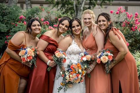 Bruna shares an emotional first look with her bridesmaids — laughter, tears, and cheers as they see her in her wedding dress for the first time.
wedding photographer in CT'