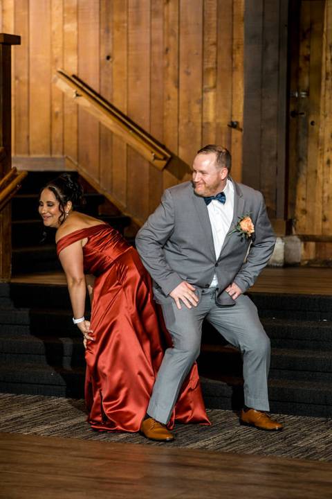Bruna & Robert share their joyful first dance under twinkling lights, kicking off a high-energy wedding party at Heritage Hotel in Southbury.
Wedding photographer in CT
Vanessa Trettel Photography
wedding photos idea'