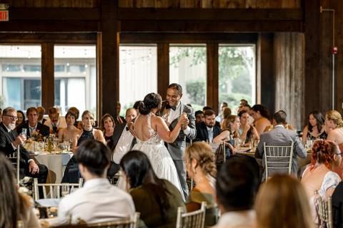 From choreographed moves to spontaneous laughter, the reception at Heritage Hotel turned into an epic celebration full of unforgettable dance floor moments.
Wedding photographer in CT
Vanessa Trettel Photography
wedding photos idea'
