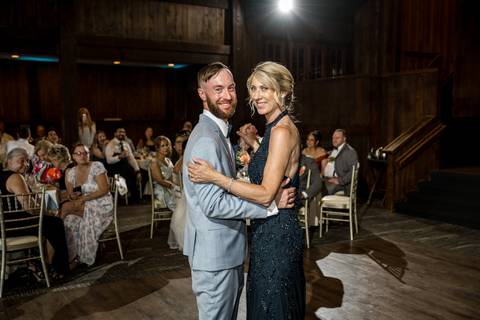 Confetti flies, the music is loud, and the dance floor is packed — this Southbury wedding party was one for the books!
Wedding photographer in CT
Vanessa Trettel Photography'