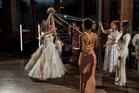 From choreographed moves to spontaneous laughter, the reception at Heritage Hotel turned into an epic celebration full of unforgettable dance floor moments.
Wedding photographer in CT
Vanessa Trettel Photography
wedding photos idea'