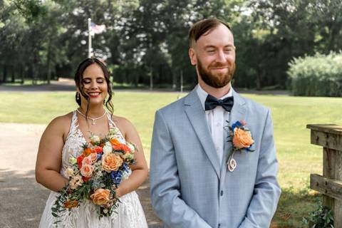 Robert turns around and breaks into a huge smile during the first look, a raw, emotional moment captured under the golden Connecticut sun.
Wedding photographer in CT
Vanessa Trettel Photography'