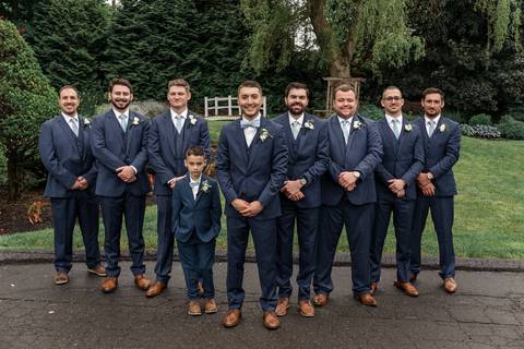 The bridal party bursts into laughter as they pose together, blending elegance with pure fun.'