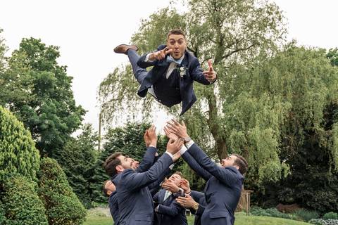 Bridesmaids in soft blue dresses and groomsmen in classic suits — the perfect color harmony for a summer wedding.'