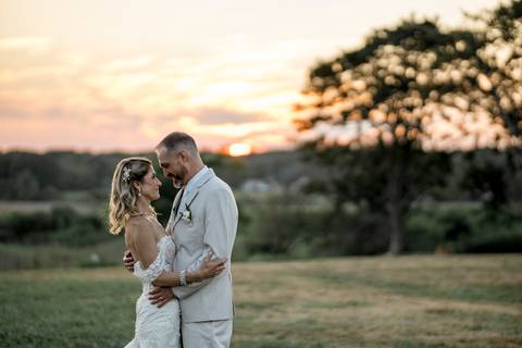 That golden light, that golden love. Creating timeless memories for amazing couples. #GoldenHour #RomanticPhotos #WeddingPhoto #DestinationWedding'