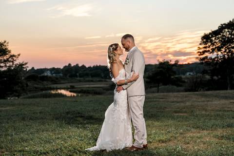 That golden light, that golden love. Creating timeless memories for amazing couples. #GoldenHour #RomanticPhotos #WeddingPhoto #DestinationWedding'