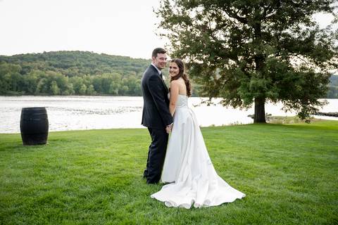 Another artistic frame focuses on their silhouettes, creating a bold and timeless composition.
Vanessa Trettel Photography'