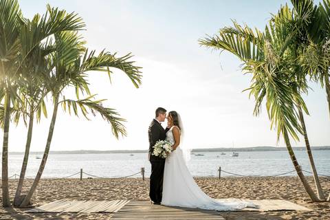 Romantic beach portrait of Alison and Joseph in New Haven.
Vanessa Trettel Photography
Wedding photo at Anthony's Ocean View | New Haven CT '