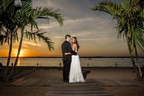 The couple silhouetted against a beautiful CT beach sunset.
Vanessa Trettel Photography
Wedding photo at Anthony's Ocean View | New Haven CT '