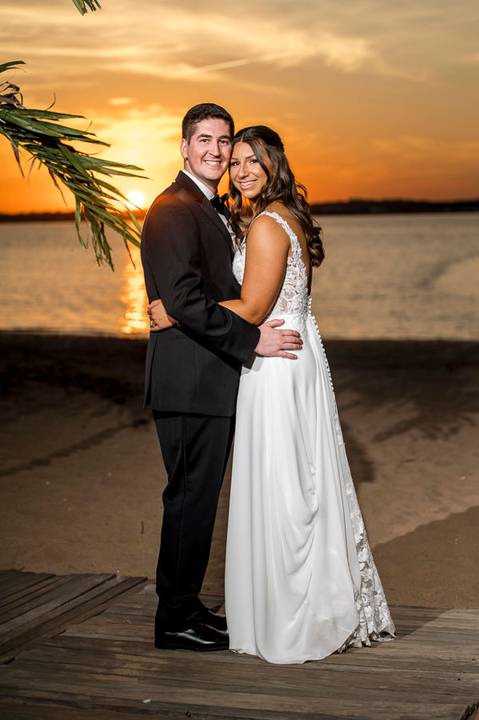 Walking into the sunset: Alison and Joseph’s New Haven wedding.
Vanessa Trettel Photography
Wedding photo at Anthony's Ocean View | New Haven CT '