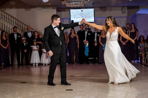 The newlyweds sharing a special moment on the dance floor.
Vanessa Trettel Photography
Wedding photo at Anthony's Ocean View | New Haven CT '