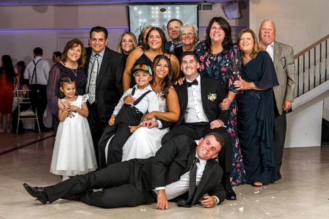 Group photo of the couple with their wedding guests.
Vanessa Trettel Photography
Wedding photo at Anthony's Ocean View | New Haven CT '