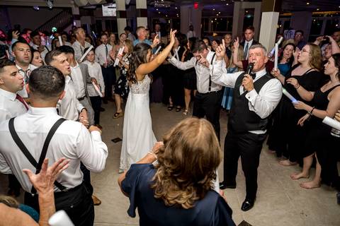 Epic moment: Jumping rope during a lively CT wedding.
Vanessa Trettel Photography
Wedding photo at Anthony's Ocean View | New Haven CT '
