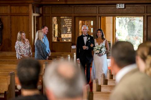 Wide shot of the bride and her father walking down the aisle.
Vanessa Trettel Photography
Wedding photo at Anthony's Ocean View | New Haven CT '