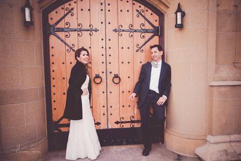 couple Wedding church kiss photography'