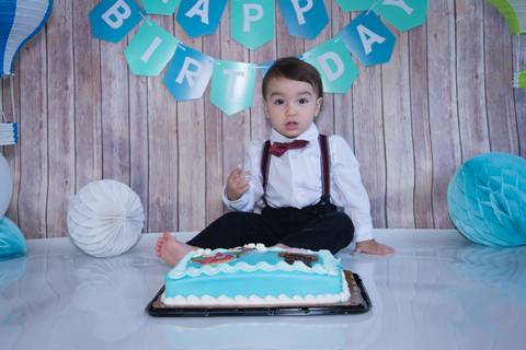 Smash cake boy ballon theme'