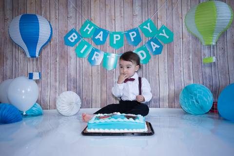 Smash cake boy ballon theme'