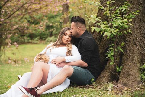 Maternity photographer couple with a cat new jersey NYC'