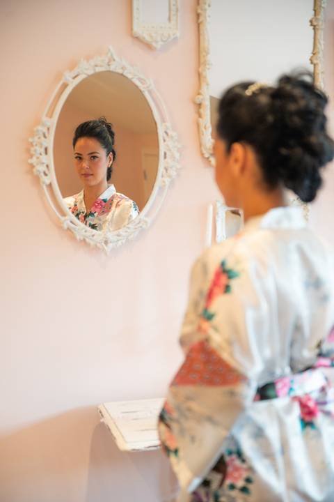 Photo bride get ready 
Wedding photographer in CT
Wedding photographer in NYC
bride before wedding
Vanessa Trettel Photography'