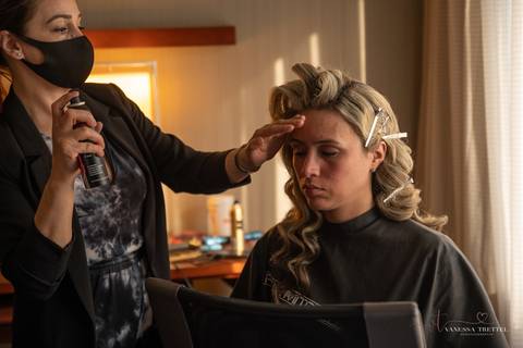 wedding photo
first look in the Aria
Vanessa Trettel Photography'