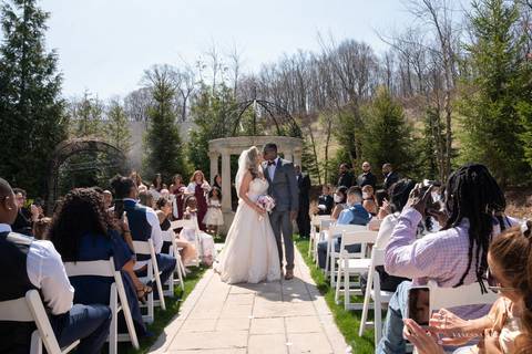 wedding dress
wedding ceremony outside
Aria Venue CT
Vanessa Trettel Photography'