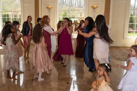 wedding dress
wedding ceremony outside
Aria Venue CT
Vanessa Trettel Photography'