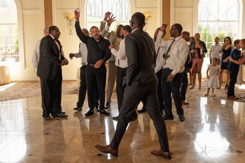 wedding dress
wedding ceremony outside
Aria Venue CT
Vanessa Trettel Photography'