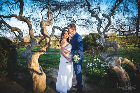 wedding photos
trash the dress photography
couple photographer CT
Eolia Mansion Harkness State Park
Vanessa Trettel Photography'