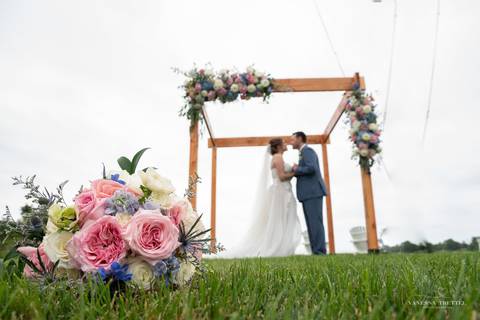 wedding photography
wedding dress
Guilford Yacht Club
wedding photographers in CT
wedding venue in CT
Vanessa Trettel Photography'