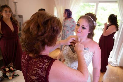 wedding photo
first look photography
best wedding photographer in CT
wedding dresses
wedding venues in CT
Vanessa Trettel Photography'