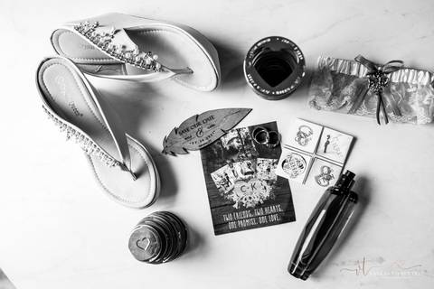 wedding photo
first look photography
best wedding photographer in CT
wedding dresses
wedding venues in CT
Vanessa Trettel Photography'