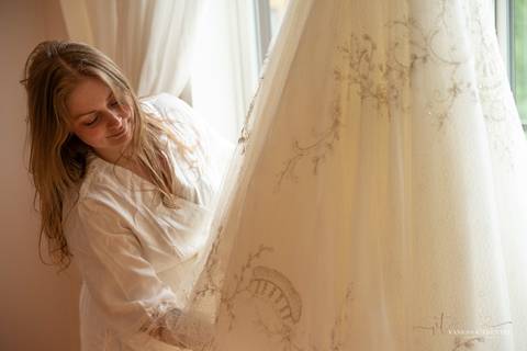 wedding photo
first look photography
best wedding photographer in CT
wedding dresses
wedding venues in CT
Vanessa Trettel Photography'