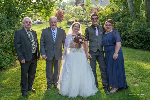 wedding photo
first look photography
best wedding photographer in CT
wedding dresses
wedding venues in CT
Vanessa Trettel Photography
StoneHurst at Hampton Valley - CT'