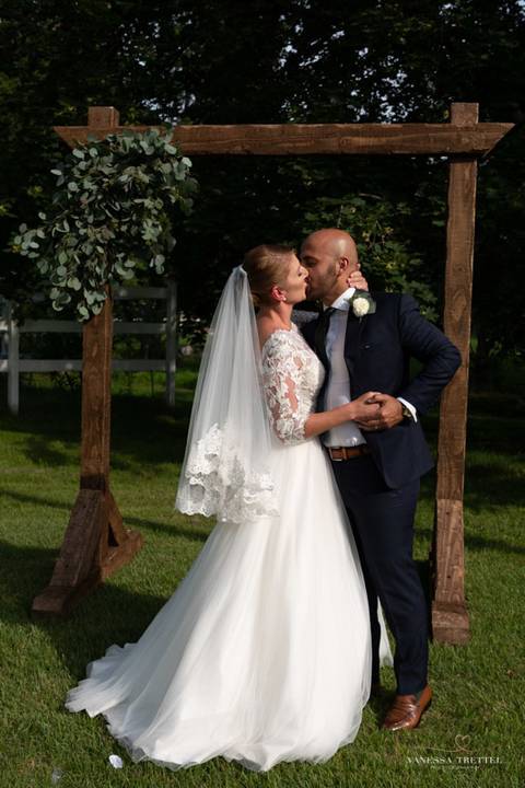 wedding photo
first look photography
best wedding photographer in CT
wedding dresses
wedding venues in CT
Vanessa Trettel Photography
Evergreen Bed and Breakfast, Southbury CT'