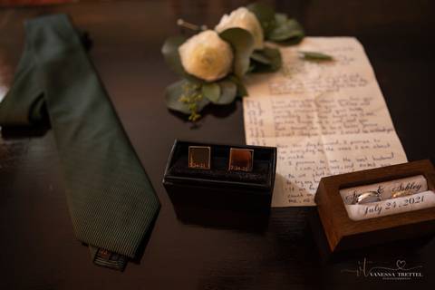 wedding photo
first look photography
best wedding photographer in CT
wedding dresses
wedding venues in CT
Vanessa Trettel Photography'