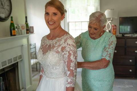 wedding photo
first look photography
best wedding photographer in CT
wedding dresses
wedding venues in CT
Vanessa Trettel Photography
Evergreen Bed and Breakfast, Southbury CT'