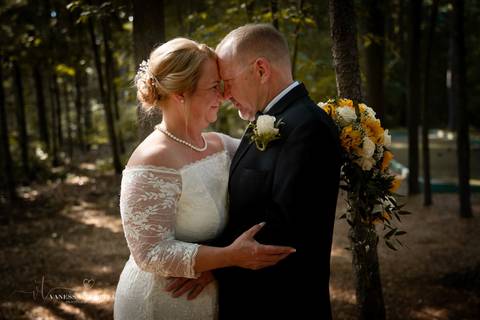 wedding photo
first look photography
best wedding photographer in CT
wedding dresses
wedding venues in CT
Vanessa Trettel Photography'