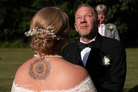 wedding photo
first look photography
best wedding photographer in CT
wedding dresses
wedding venues in CT
Vanessa Trettel Photography'